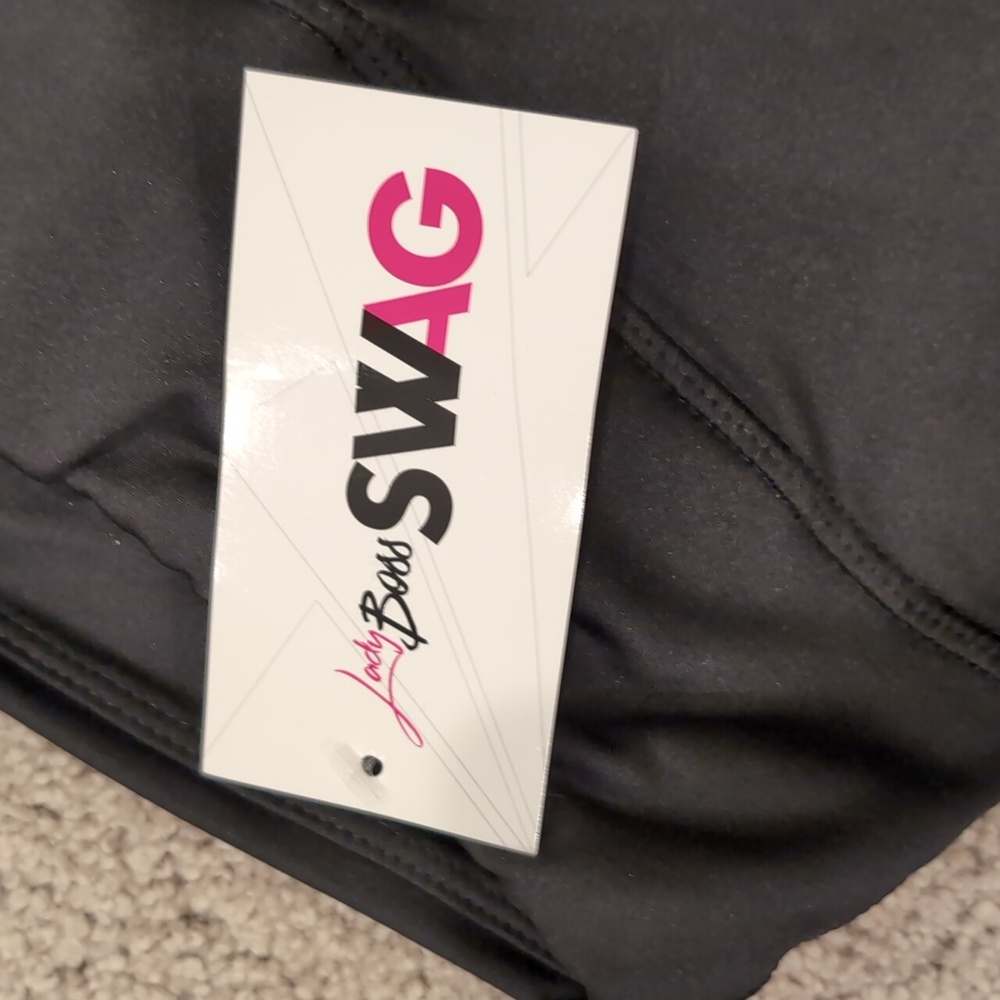 Lady boss Capri's Swag - Picture 4 of 4
